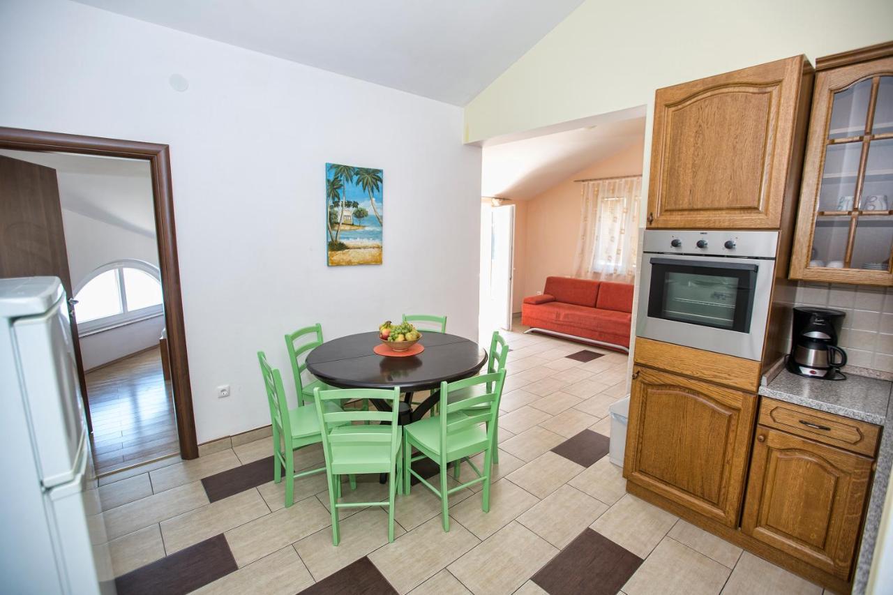 Ferienhaus Elena Karlobag Buitenkant foto